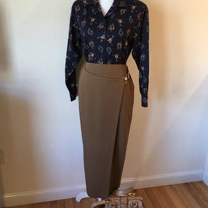 Camel faux wrap midi skirt with horse clasp belt buckle - Anne Klein II - Size 4